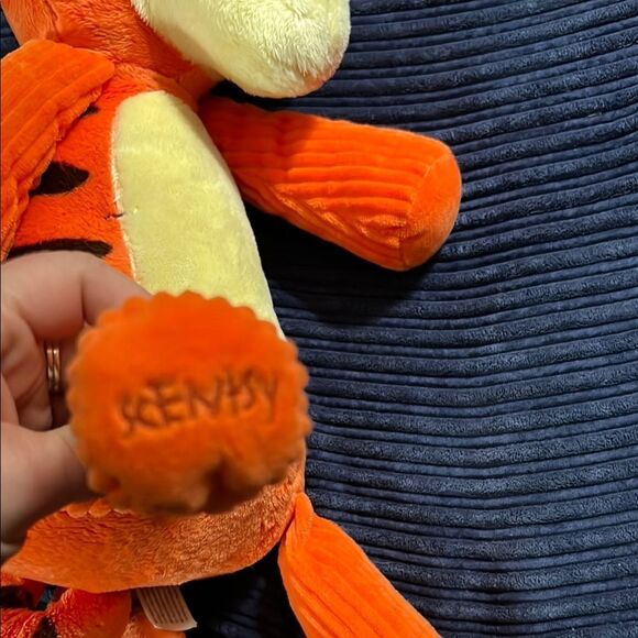 Disney SCENTSY Buddy TIGGER Plush Winnie The Pooh WITH HUNDRED ACRE WOODS PACK - Picture 5 of 6